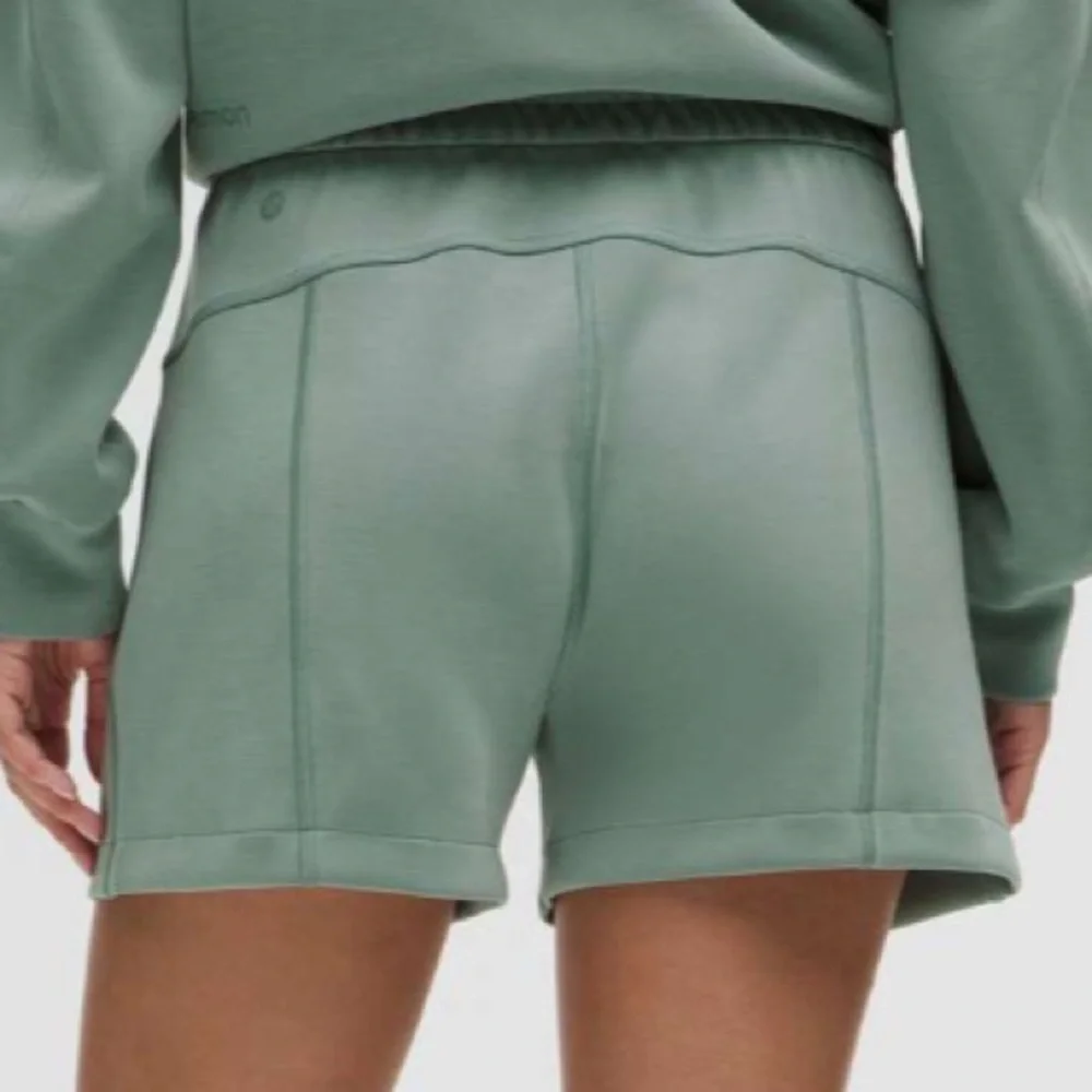 NWT Lululemon Softstreme HR Short 4” in Crater Blue - Picture 2 of 2